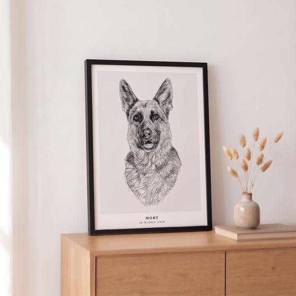 Scribble portret in een zwarte lijst op een dressoir